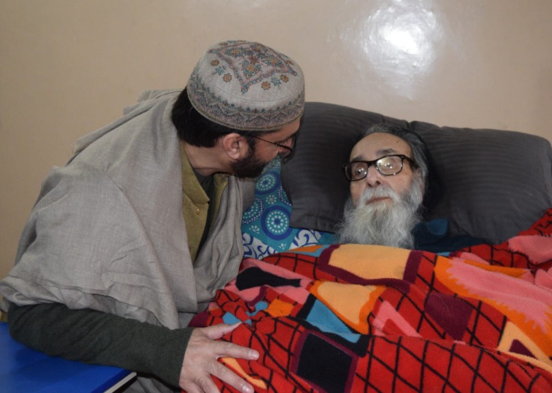 'Prominent cleric Maulana Mubarak Mubarki passes away, Mirwaiz likely to lead his funeral'
